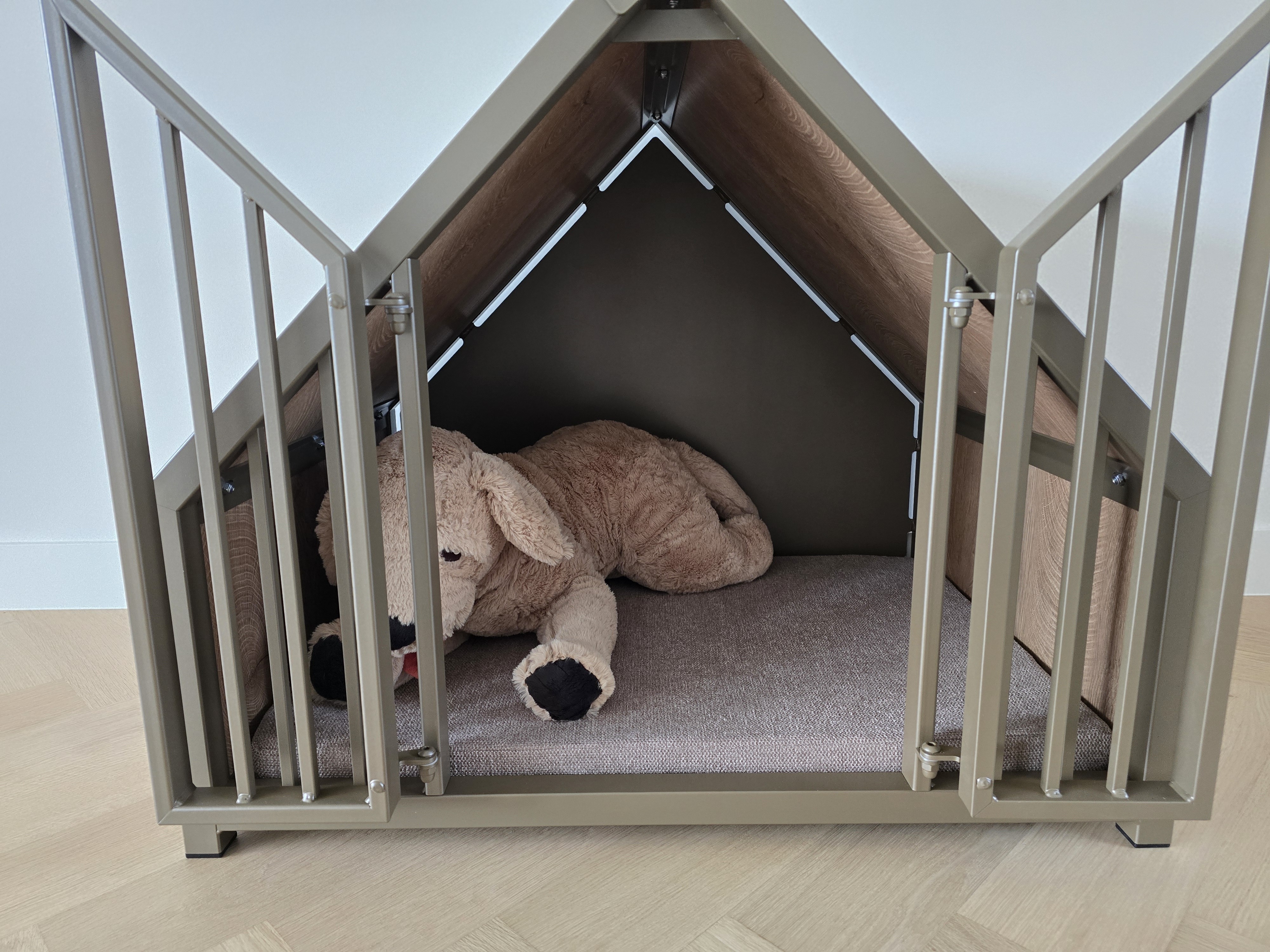 Klantfoto van een hondenbench huisje bij M.W. uit Wuustwezel
